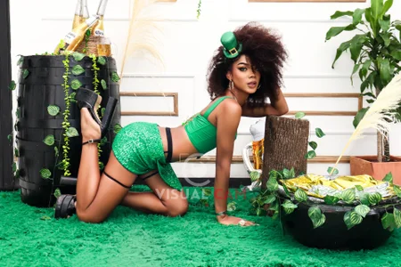 NaomiSteward San Patricio Day! Perfect section 🍀 Pic 9