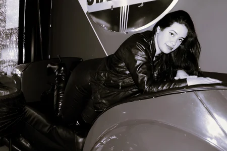 GreciaFox1 Do you want me to serve you a drink? Foto 3