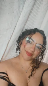 emiily_curly Emi Pic 3