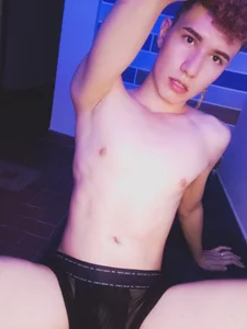 adrian_morelly sexy টি ছবি