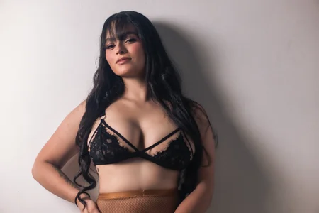 KeniaArias Public Pic 4