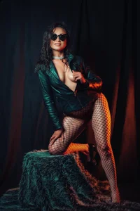 “Déjame sentirte cerca de mí… como una caricia suave que ilumina mi piel y me dibuja una sonrisa✨✨✨ od Alice-Lamore  2 snímek