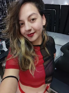 ArianaSommers Red and Black Immagine  4