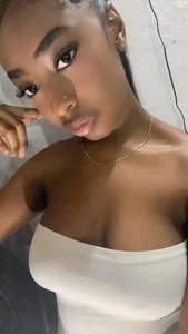 ZoeAdams4Public Bild 3