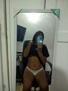 EmmaSimson_s XXX nøgenfoto 2