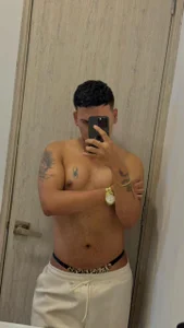AaronRizzo 🍑🔥 Foto 2
