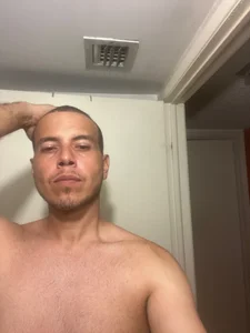 Just me de mast3r305  5 photos