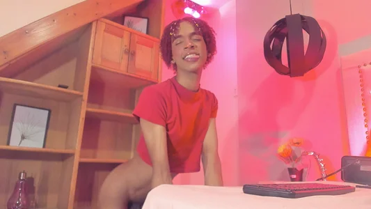 DakotaRosee: I like my red look and you? ( 9 фото)