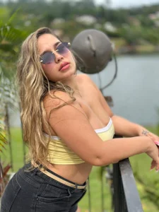 LaurenWelly_ A wonderful day enjoying the sun and nature 🌲🌅🌇 Pic 3