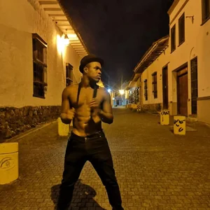 Amun_obsidianのThe night knows who's boss.の枚の写真