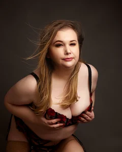 BustyHayleyUk Public Pic