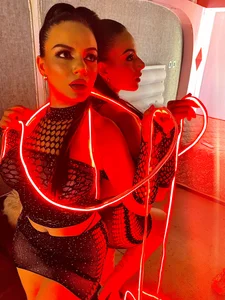 Public od MorganHicks  4 snímek