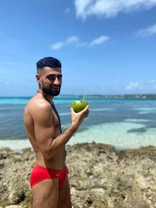 Ethan__Walker Beach, breeze and sun Immagine  2