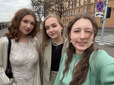 happy weekend with my besties Kate and Anna🐸 de bambi_lu  Imagens