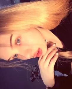 sweetie_cherry18 its me Hình