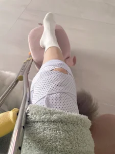 Kaixin520 我的腿半月板损坏了，要修养一段时间，所以​一直没有上线 Pic