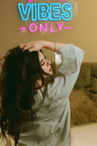 Alice_Vixen me with your shirt on... Immagine 