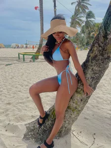 AshleyFerri sunshine 🌞😎 silver 🏖 and sand ⛱ Foto 5