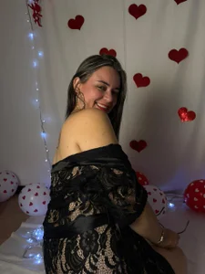 ElenaWatsonn valentine's day 💗💋 Immagine  5