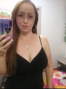 Giovanela_rose 👀 I saw you looking at me. Now tell me: What was the first thing you noticed? Pic