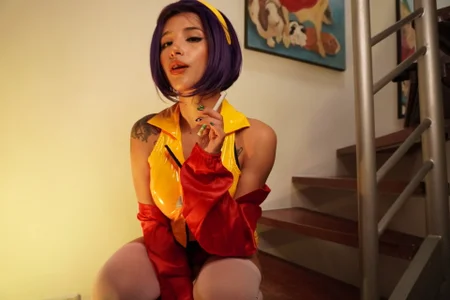 LucyAllenX Faye Valentine hot smoking cigarettes Foto 3