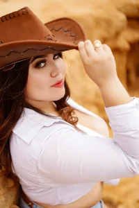 MadissonLee__ 🔫 Danger: Armed with curves and temptations 💋 Pic 5