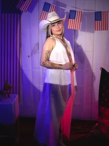 elodie_walker Happy July 4 Love 🤍💓 Bilde 2