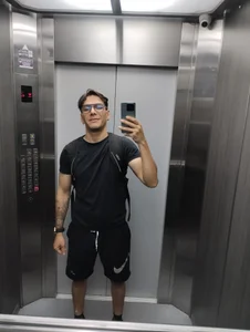 Sebastian_GeertsのSome photos of when I go to the gymの 6枚の写真