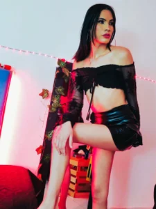 Alices_one black Pic 3