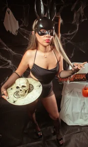 EMILIIA_RICHTER__ Purr & Pour: A Sexy Shift Immagine  6