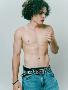 bruce_oliver69: me ♥ ( 2 фото)