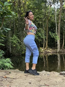 Naomy_Mature Public Pic 2