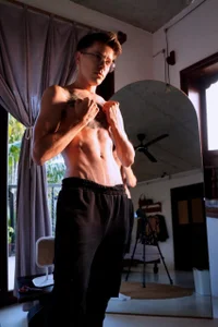 William_Henry_ Topless Bilde 4