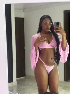 LOVELY od Beautyebony_  3 snímek