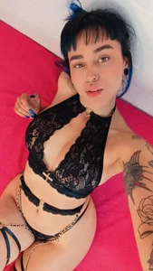 Hillary_Rose_ Public Foto 5