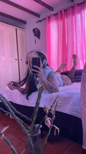 HollyHudsonn Public Pic 4