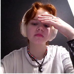 CurlaPettyBom what kind of music do you like to listen to? Pic