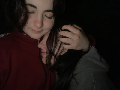 hug and kisses 💋 od nahida77  7 snímek