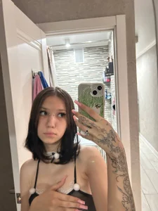 Look at me od AmeliaMiotii  2 snímek