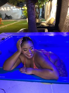 nairagold_ jacuzzy time Billede 3