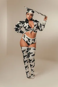 KatieStonne Strategic and elegant Pic 4