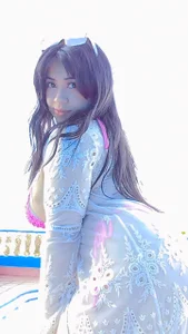 alice__tylor Pool and sun 🌞 Pic 3