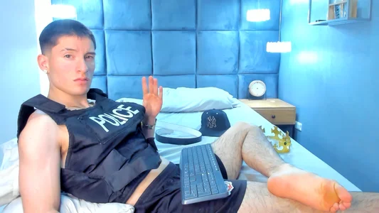 HunterHeat_ I am your police Foto 3