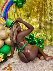 Eva_Johnss St. Patrick's Day ☘️🍻✨ Gambar 4