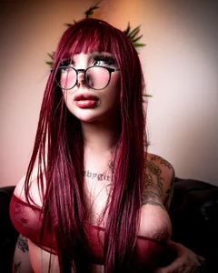 Scarbadgirl_ Your favorite gamer girl Sexy and hot, is that how you like it? Foto 8