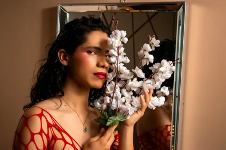 TylerBloom hello bby i like the color Red  7টি ছবি