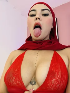 _Saandy My favorite color is red❤️🪄❤️ Foto 2