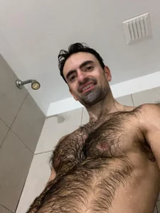 HairybutHorny Shower Invasion Foto