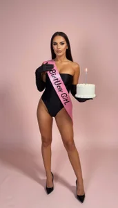 AlmaLuv B-day Queen🍰 টি ছবি