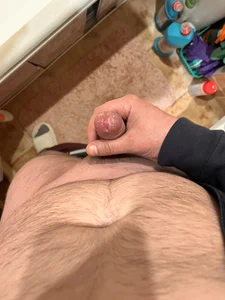 sergei21819 Мой член крупным планом в туалете Pic 3